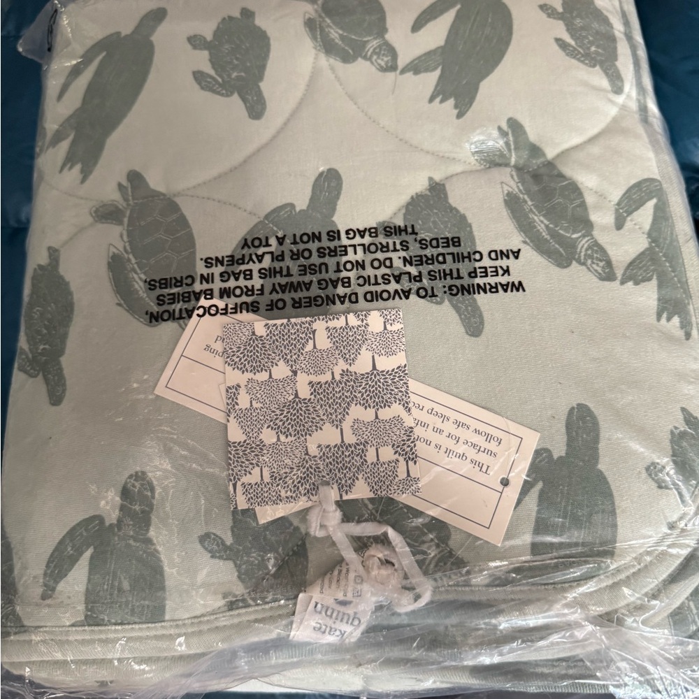 Kate Quinn Sea Turtle Print Blanket - new in bag